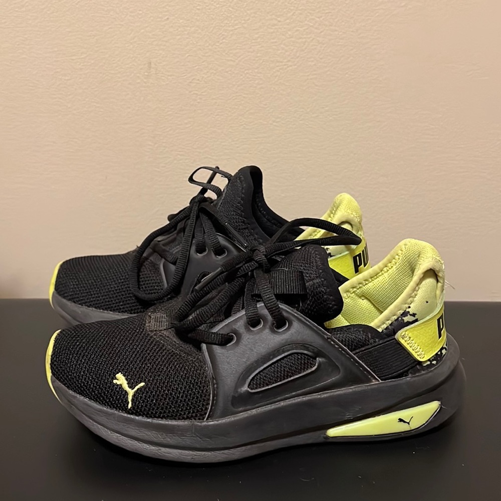 Puma kids shoes size 2C worn twice great condition!